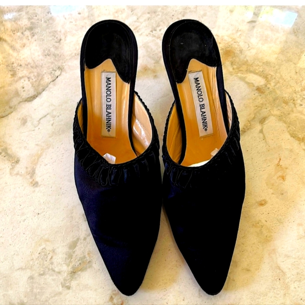 Manolo Blahnik Elegant Black Heels